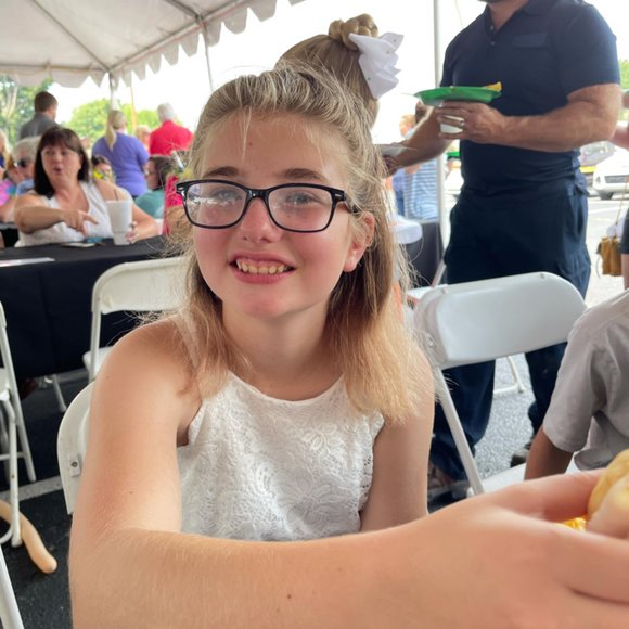 Meet your Posher, Mikinzi - Picture 1 of 1